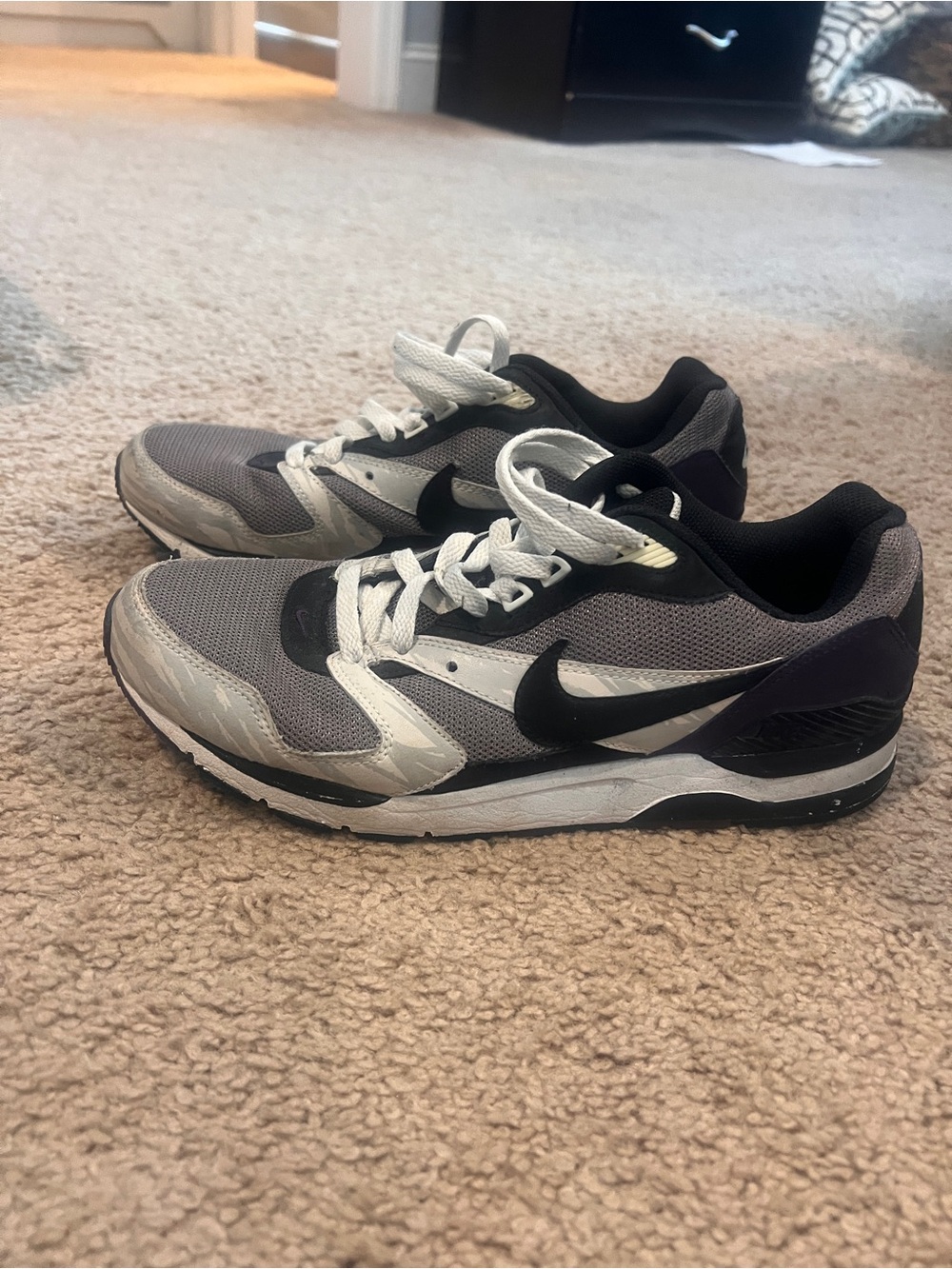 Nike Grey, Purple, Black, and White Men's Athletic Sneakers- Size 8.5